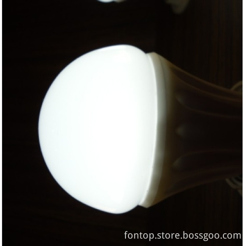 2012 Hot Selling 6W SMD LED Bulb with Cerimic White Casing